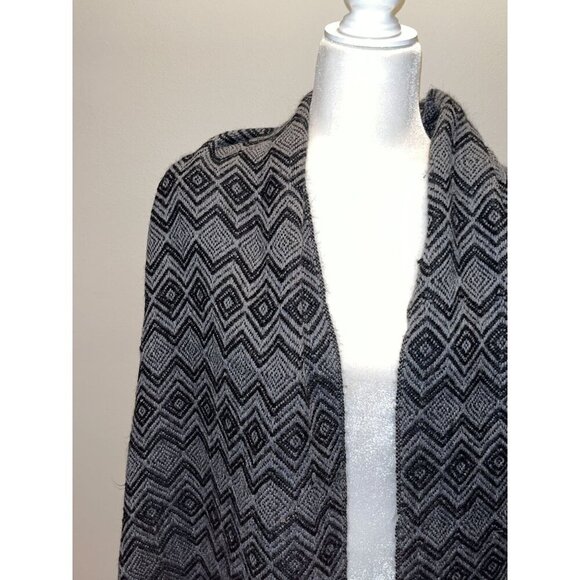 100% Alpaca Black/Gray Geometric Pattern Fringe Scarf Wrap Women's Size OS - Picture 3 of 8